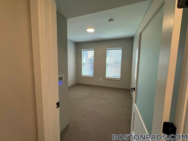 Building Photo - 100 Hemenway St