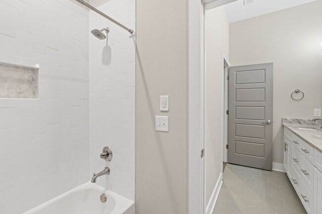 Building Photo - Walkable Luxury in Edgehill