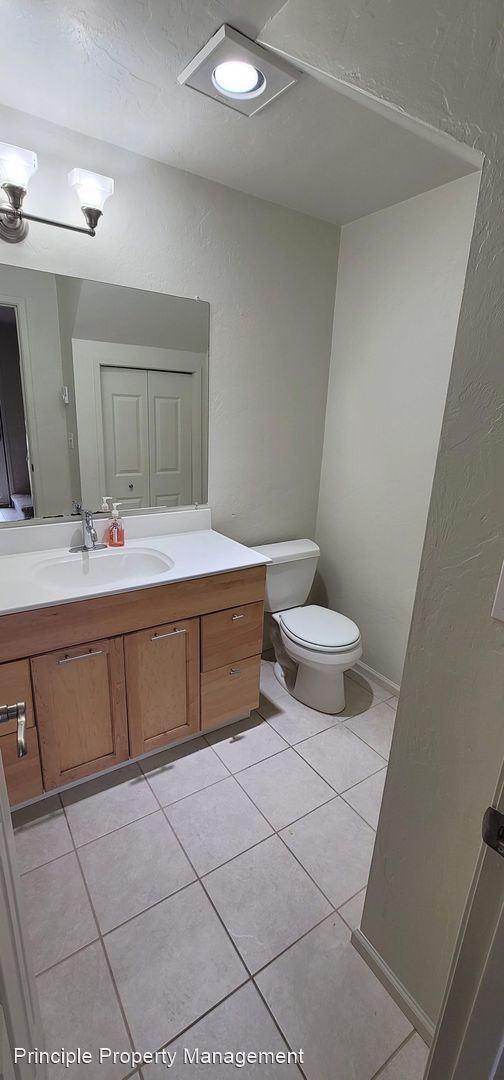 Building Photo - 2 br, 1.5 bath House - 1488 Fetters Loop