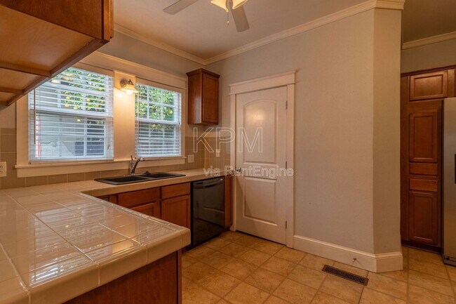 Building Photo - 1428 Picardy Dr