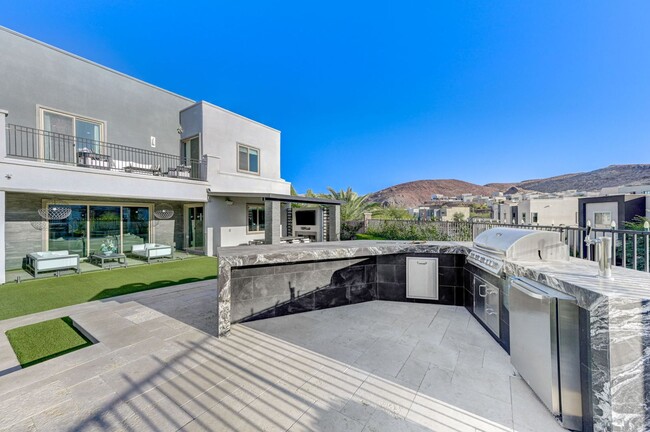 Building Photo - LUXURY 5 BED 4.5 BATH IN THE CANYONS 89052