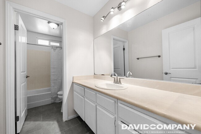 Building Photo - 2840 Oak Creek Dr