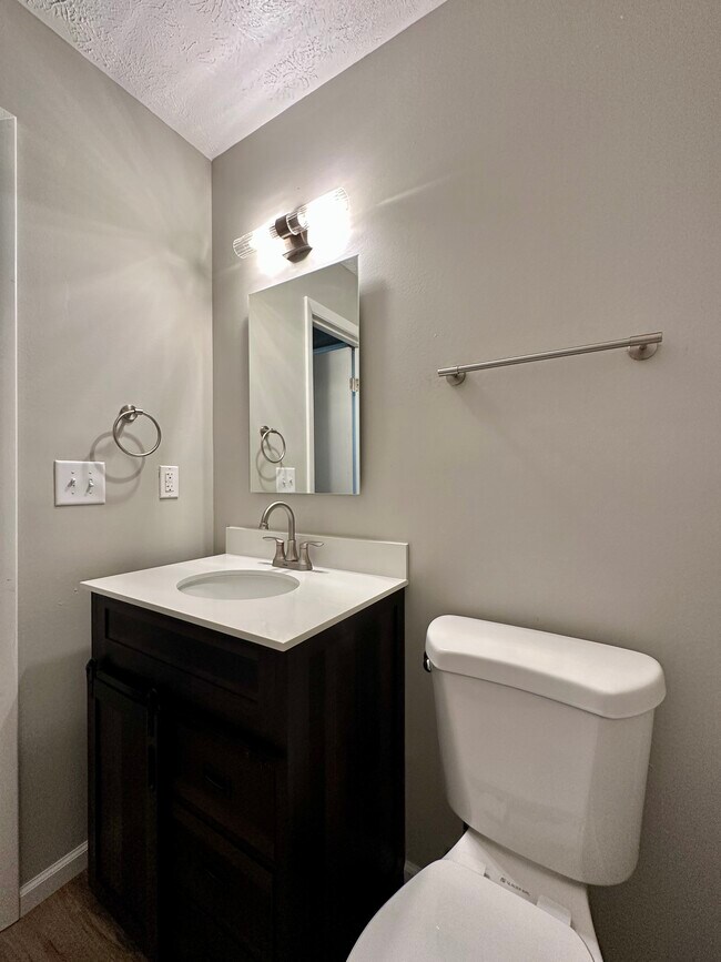 Building Photo - 120 Cavalry Ct