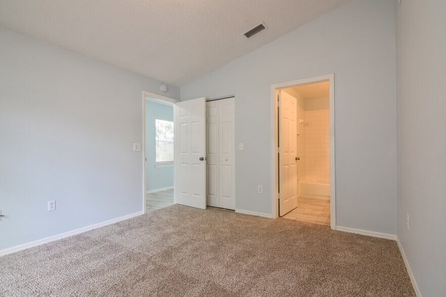 Building Photo - 1449 Mohrlake Dr