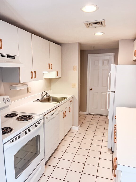 Building Photo - 68 N Washington St