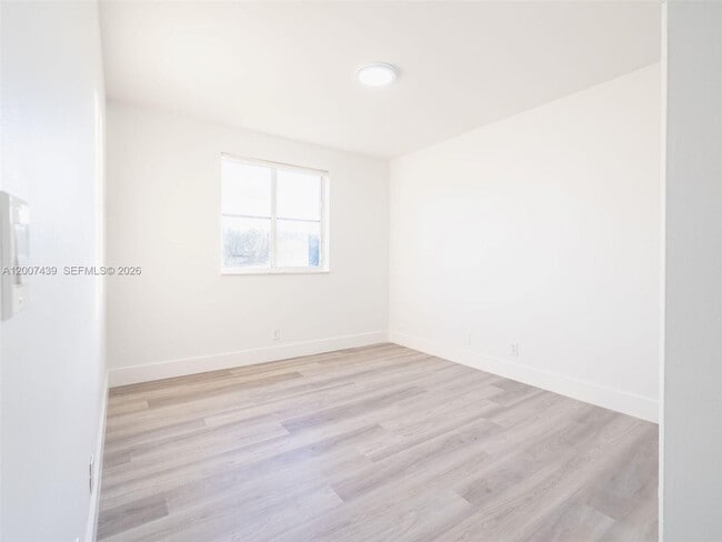 Building Photo - 801 Tanglewood Cir