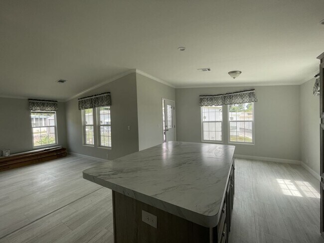 Building Photo - 13048 Orange Ave