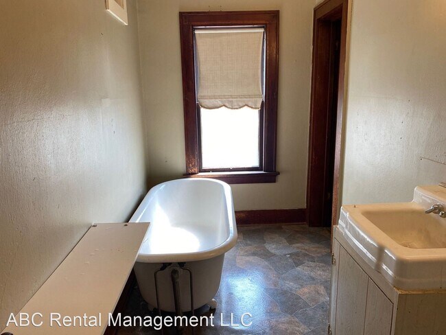 Building Photo - 5 br, 2 bath House - 825 Henrietta Street