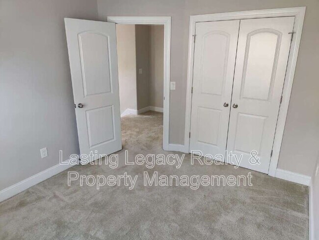 Building Photo - 847 Silver Leaf Dr