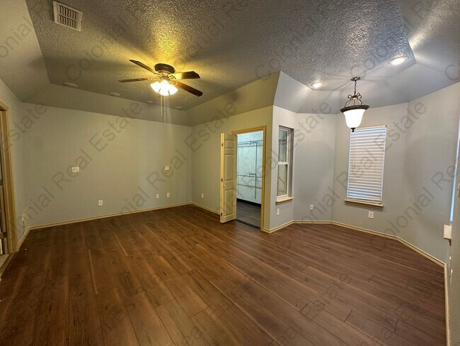 Building Photo - Beautiful 3 bedroom 2 bathroom home.