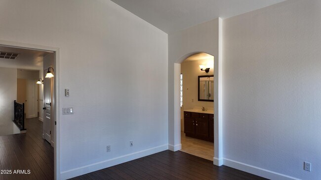 Building Photo - 4414 W Donner Dr