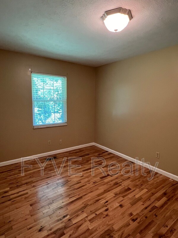 Building Photo - 5924 Blossom Rd