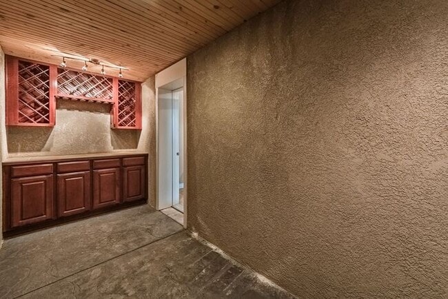 Building Photo - Stunning 5BR Home with Luxury Master Suite & Low-Maintenance Yard!