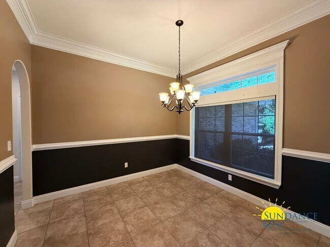 Building Photo - 213 Golf Course Dr