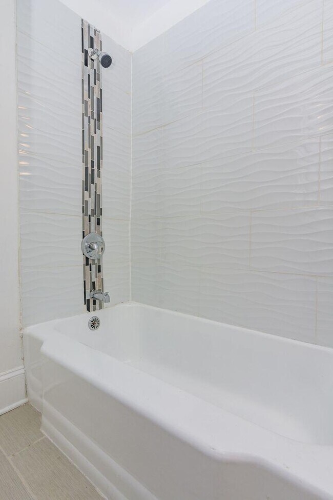 Building Photo - 1 bedroom in Chicago IL 60649