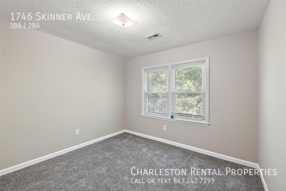 Building Photo - 1746 Skinner Ave
