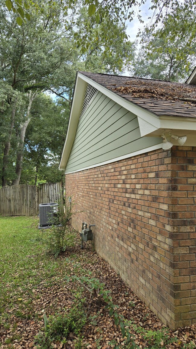 Building Photo - 405 Brentwood Dr