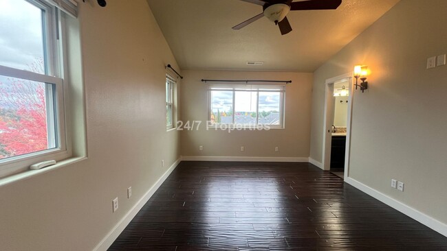 Building Photo - Large 3BD I 2.5BA Sherwood Home - Bonus Room!