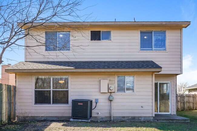 Building Photo - 1433 Grovecrest Dr