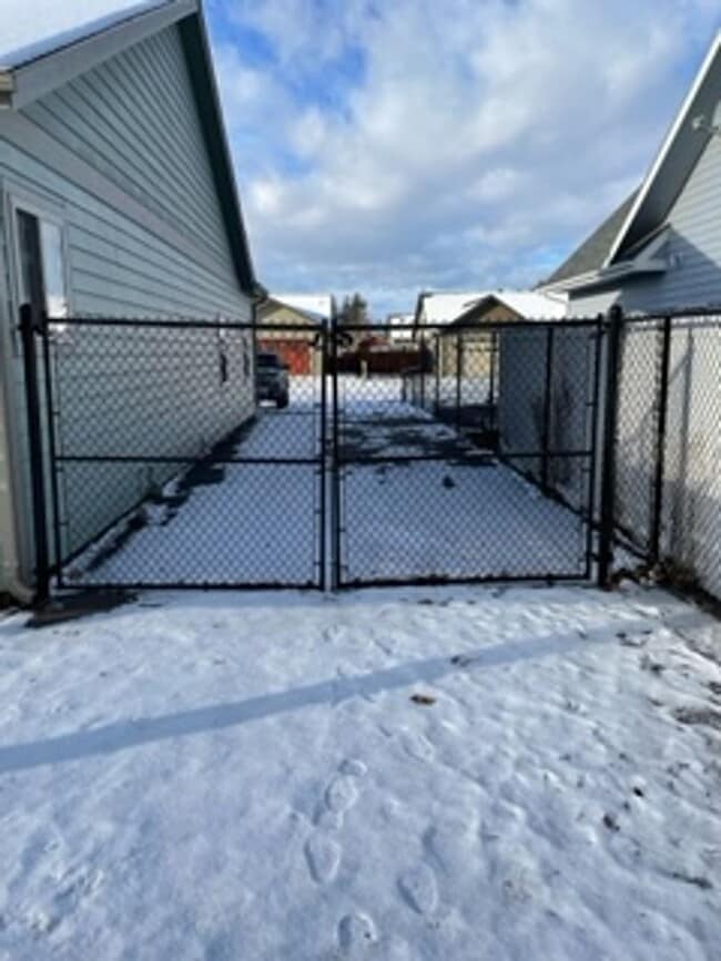 Building Photo - 1203 15th Ave W