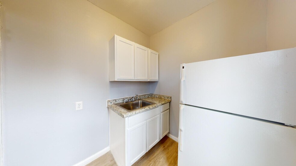 Building Photo - 3332 Walton Ave