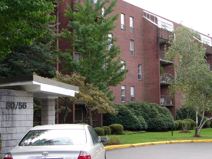 Building Photo - 50 Broadlawn Park