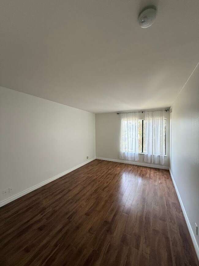 Building Photo - 6815 Remmet Ave