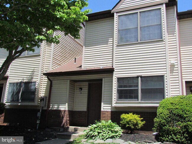 Building Photo - 9 Cohanzick Ct