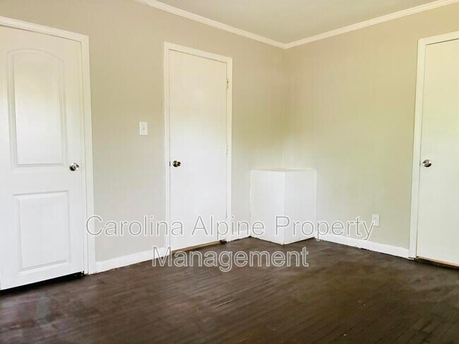 Building Photo - 1320 Kenly St