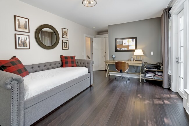 Building Photo - 755 Sheridan Rd