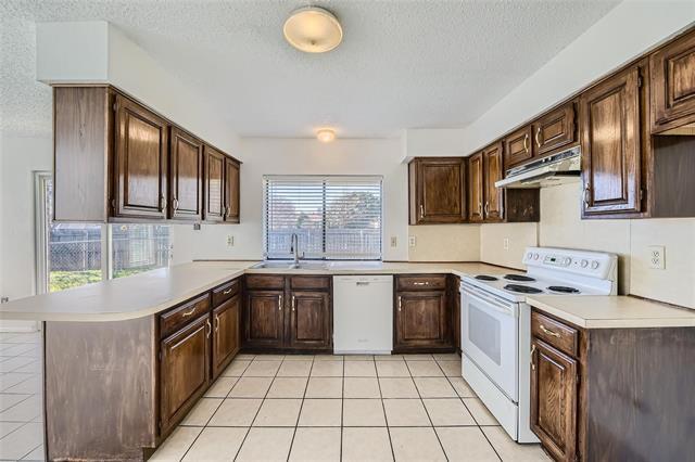 Building Photo - 2200 Sequoia Ln