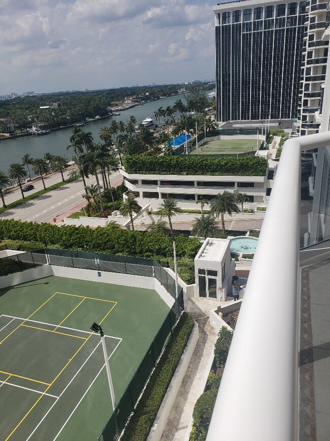 2 tennis courts - 4775 Collins Ave