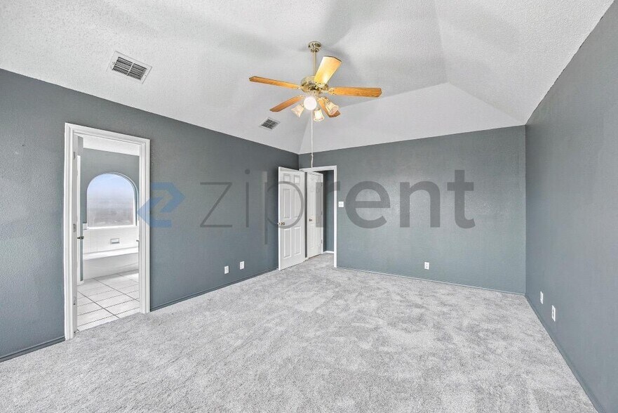 Building Photo - Unit