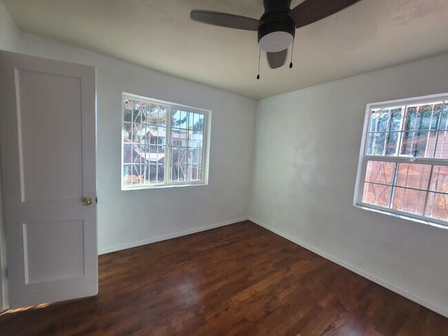 Building Photo - Ready to View!!