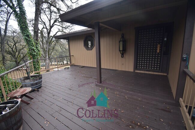 Building Photo - 2045 Ross Dr