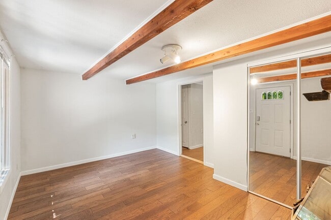 Building Photo - 135 S Path