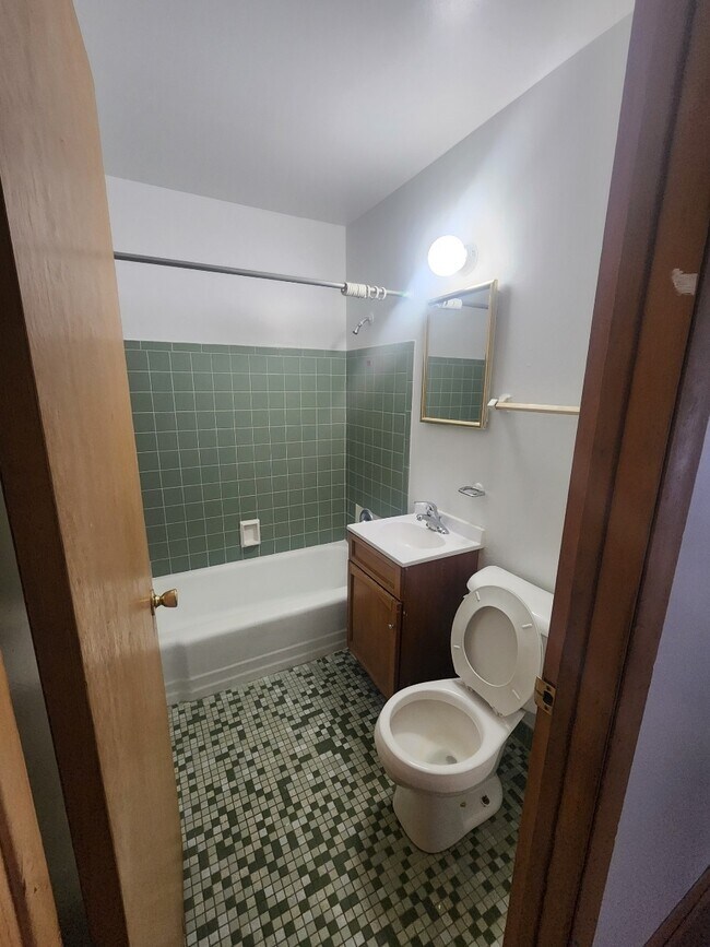 Building Photo - 6521