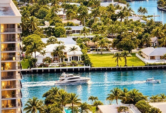 Building Photo - 2030 S Ocean Dr