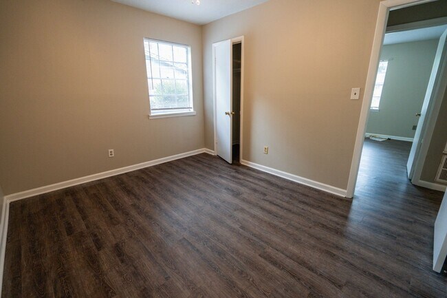Building Photo - Cute 3 bed 2 bath on the SE side of Tallahassee