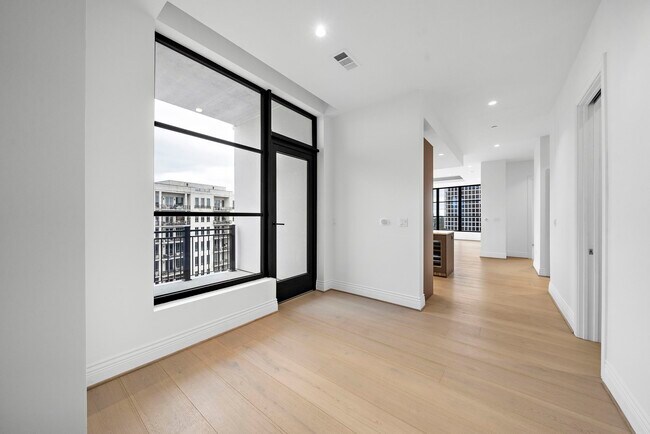 Building Photo - 2323 San Felipe St