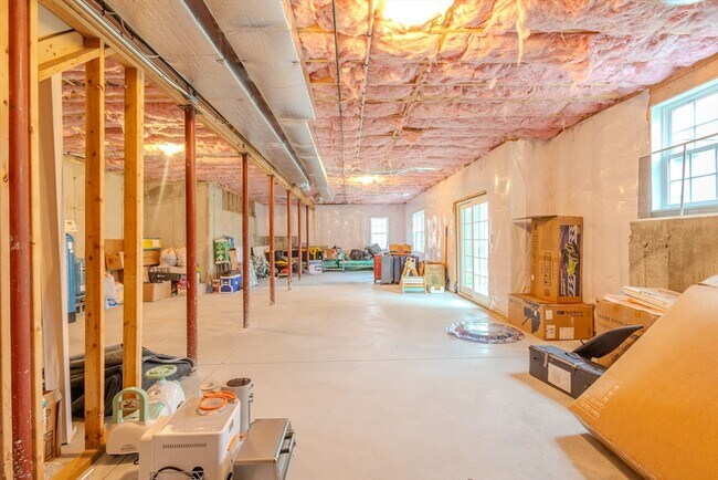 Building Photo - 18 Locust Hill Dr