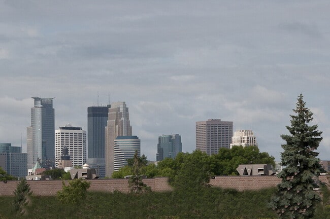 Building Photo - Charming 4-Bed Oasis with Granite Touches & Hardwood Elegance in Minneapolis!