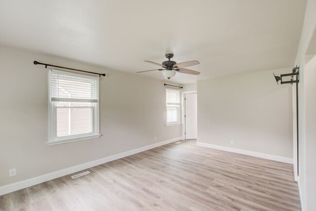 Building Photo - 3 Bed, 2.5 Bath Home in Port Norfolk