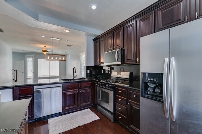 Building Photo - 8233 Shaded Arbors St