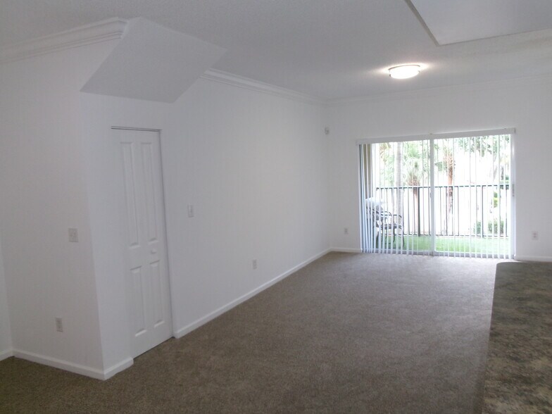Building Photo - 5980 W Sample Rd