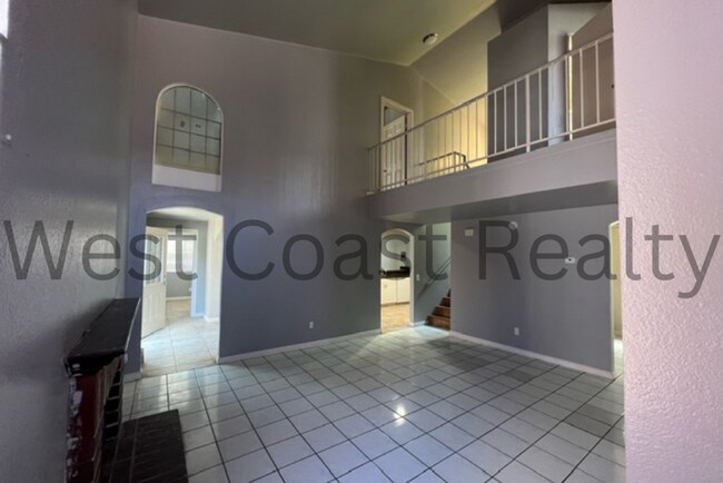 Building Photo - ***COMING SOON*** Spacious 4 bedroom 2.5 B...