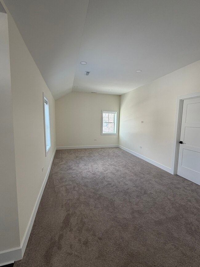 Building Photo - 915 S Spencer Rd