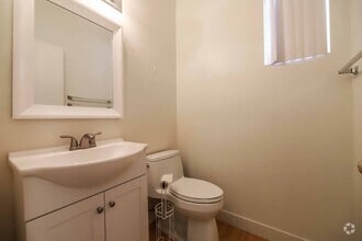 Building Photo - CUTE UPGRADED 3 BEDROOM CONDO IN HENDERSON!