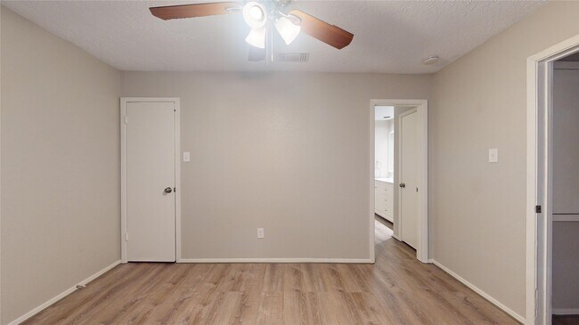 Building Photo - 2331 Barrington Pl Dr