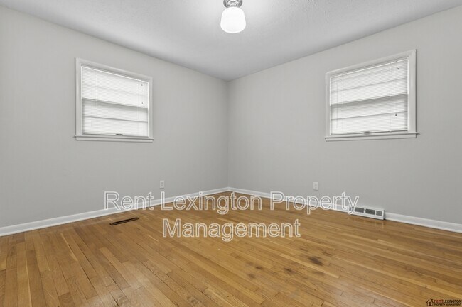 Building Photo - 2124 Violet Rd